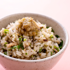 鯖缶とキノコのピリ辛ねぎ生姜炊き込みご飯