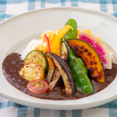 夏野菜の富良野風オムカレー