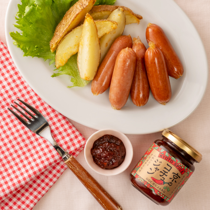 ウインナーとフライドポテトのコチュジャンソース添え