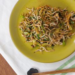 たっぷり九条ネギとしらすのスパイシー焼きそば