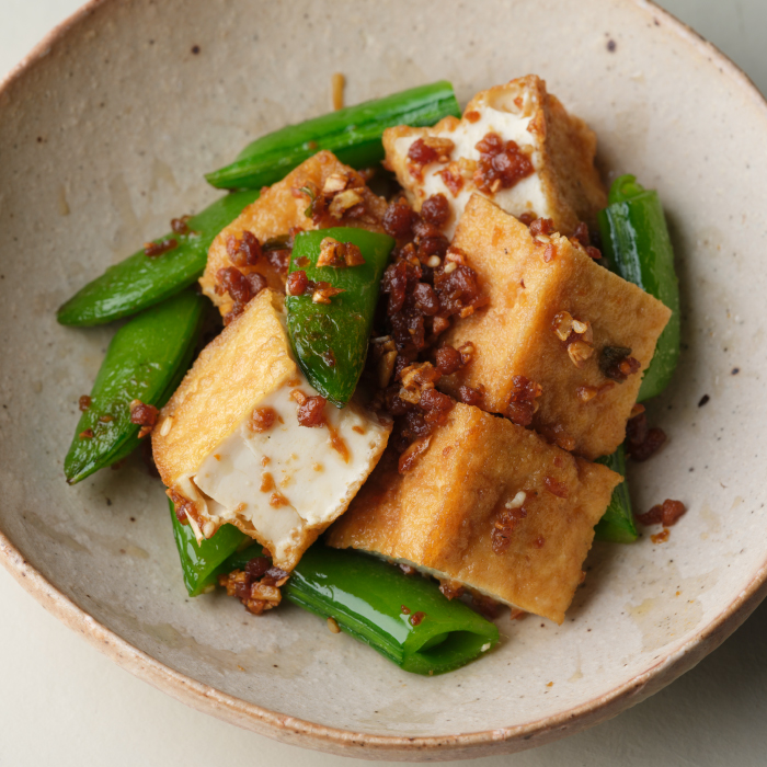 スナップえんどうと厚揚げの山椒ふりかけ炒め