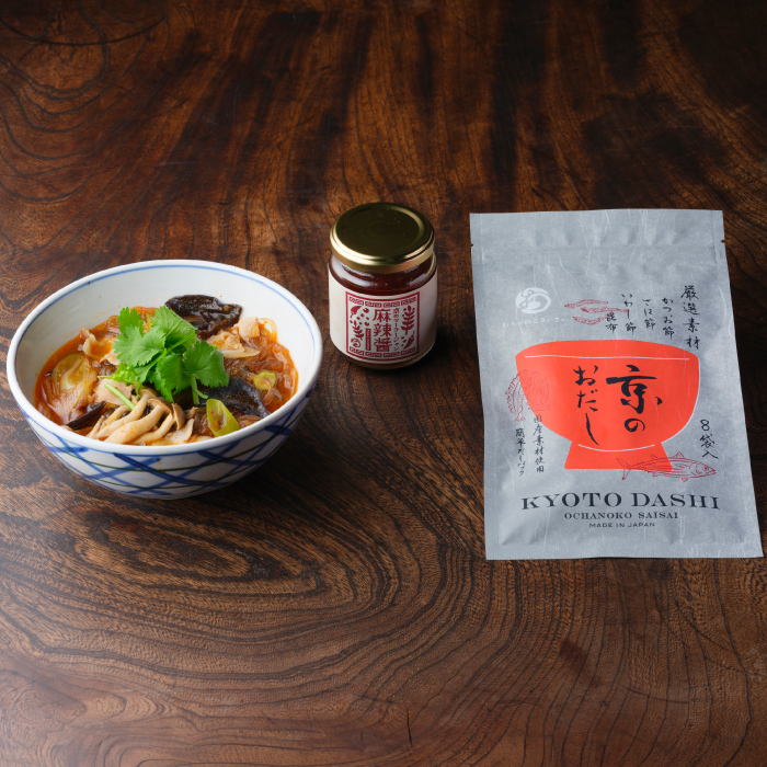 おだし×麻辣醬で
「麻辣湯（マーラータン）」